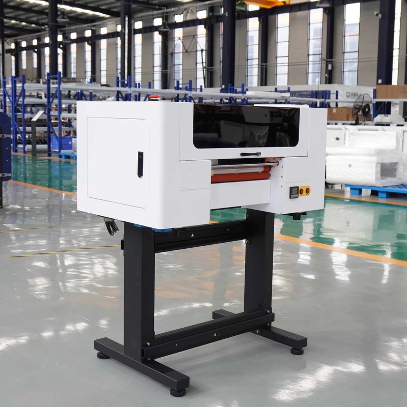 Yüksek hacimli baskı için 20ml/sqm mürekkep tüketimi ile 300mm genişliğinde UV DTF yazıcısı